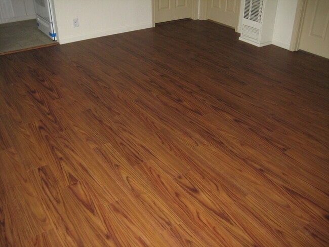 Building Photo - 121 NE Long St Unit 121 Long #2