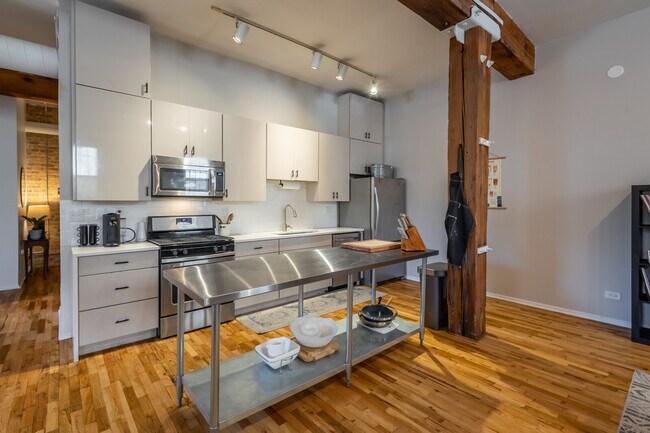Photo - 515 N Noble St Unit 113