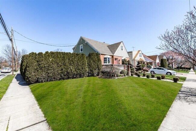 Photo - 648 7th St S