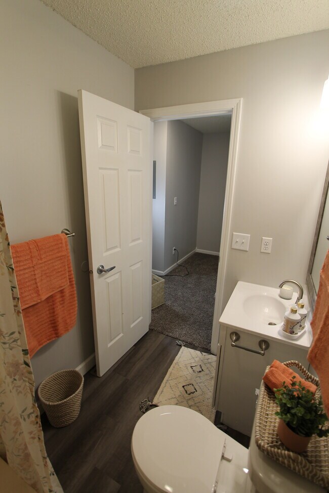 The Warwick Apartments Norfolk, NE