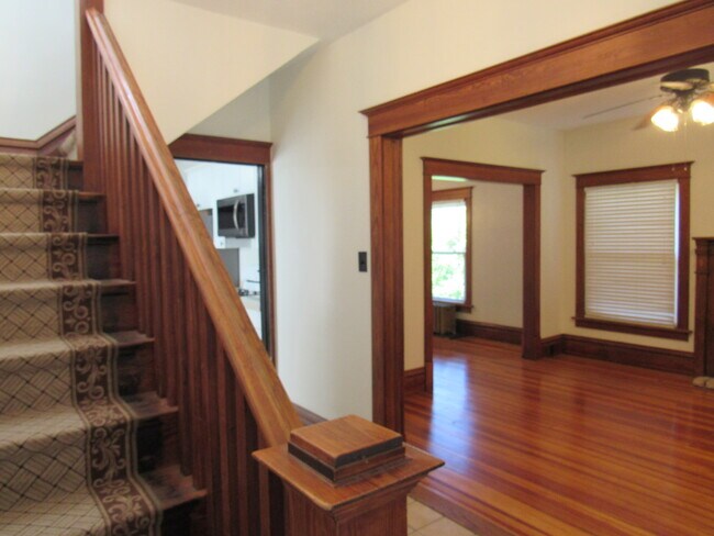 Photo - 2513 East St