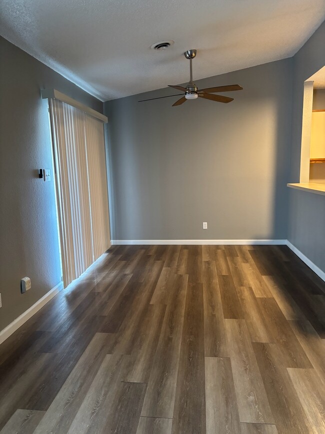 Building Photo - 307 Cedarview Ct Unit 307