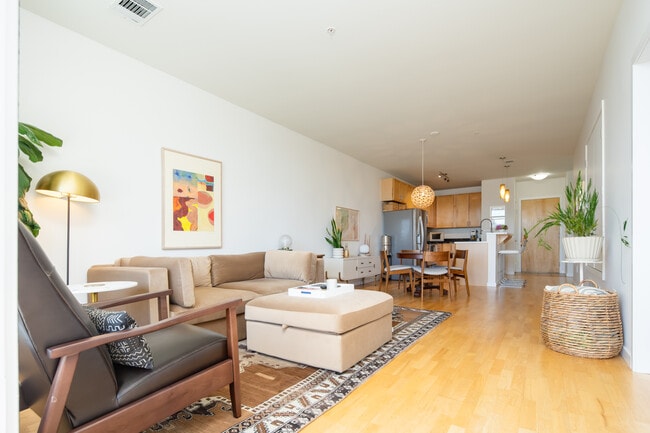 Building Photo - 3101 Blake St Unit 308