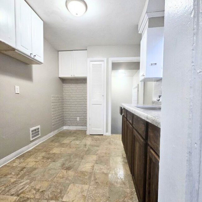 Photo - 10803 Roxbury St