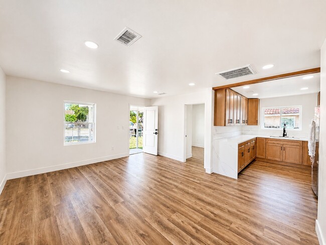 Photo - 8806 Chantry Ave