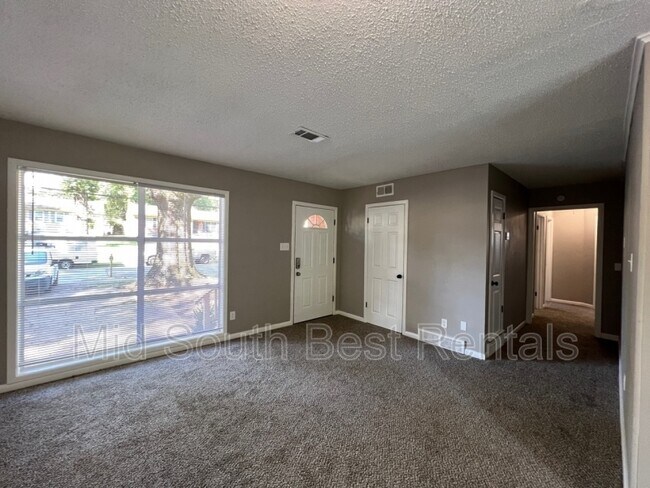 Photo - 3520 Hallbrook St