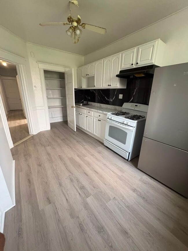 Photo - 127 Stanley Ave Unit Apt 2