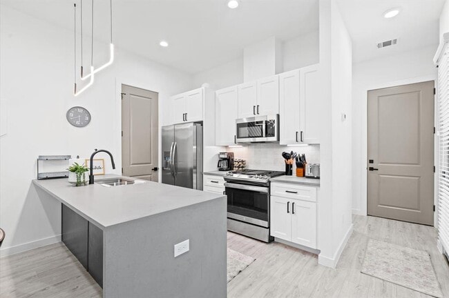 Photo - 6829 Cadillac St