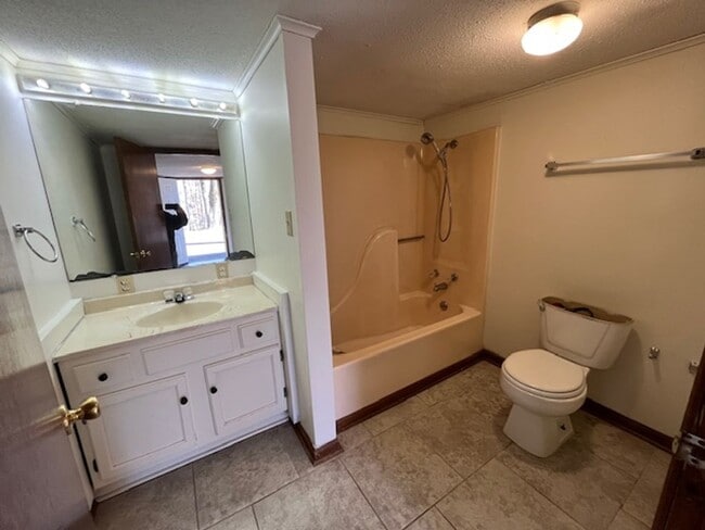 Photo - Renovated 1 Bedroom 1 Bath Loft for Rent!!