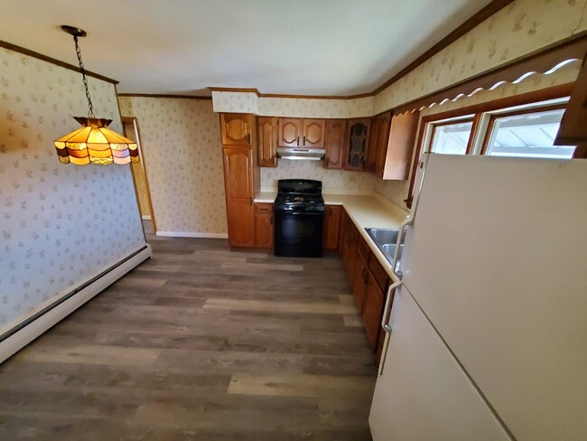 Photo - Single Family 2 bed/1 bath with HUGE Garag... House