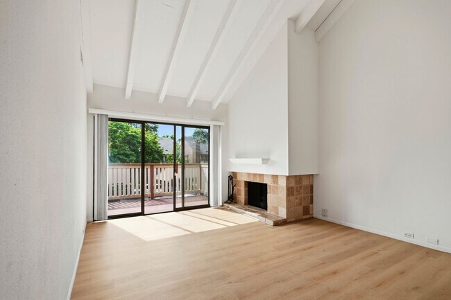 Photo - 523 Woodside Oaks Unit 2