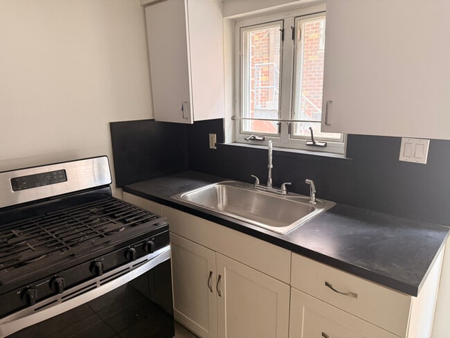 Photo - 1254 E 70th St