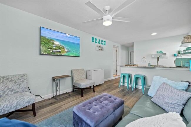 Photo - 2084 Grove St