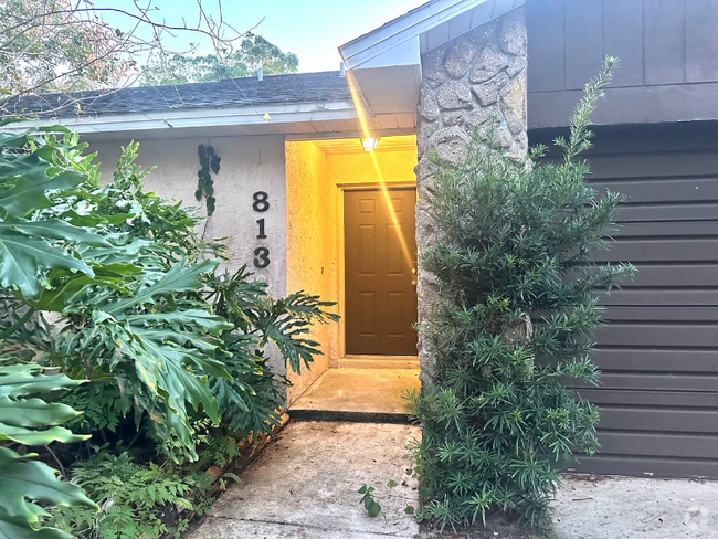 Building Photo - 8130 Rolling Log Dr Rental