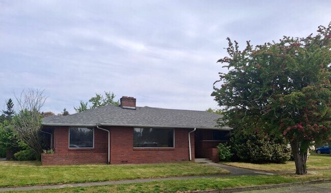 STATUS: AVAILABLE |R274B| $2195 - STATUS: AVAILABLE |R274B| $2195 Casa