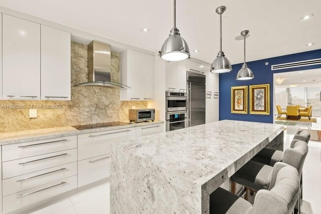 Photo - 1000 Venetian Way