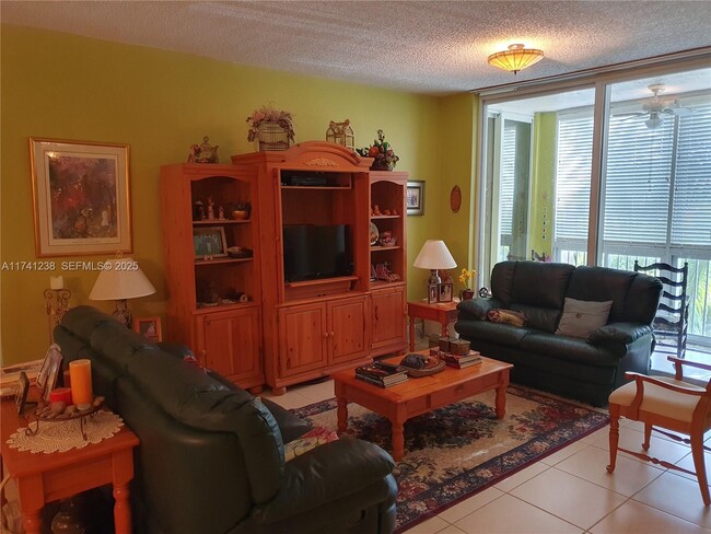 Photo - 9755 NW 52nd St Unidad 502