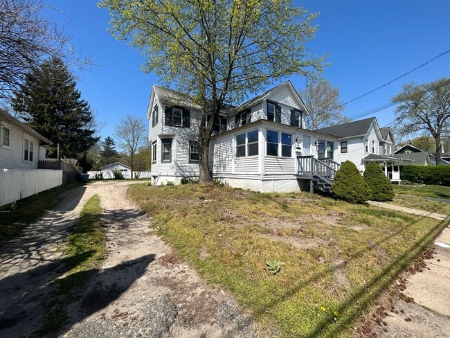 Photo - Lovely 4 Bedroom Single Family House in Neptune!