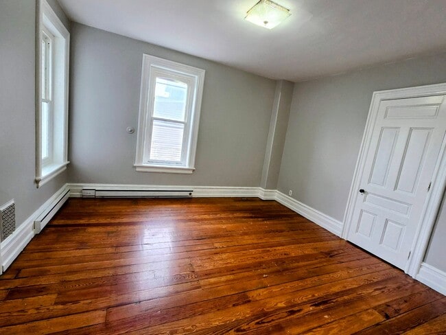 Photo - 146 Front St Unit 2