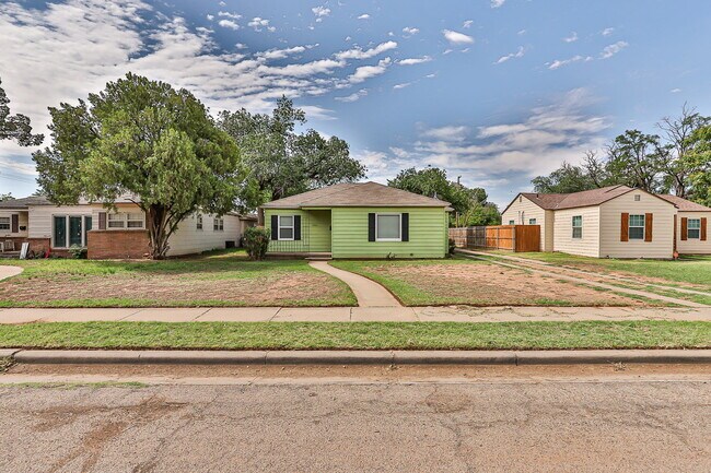 Photo - Great Central Lubbock Location / Gorgeous refinished original wood floors!