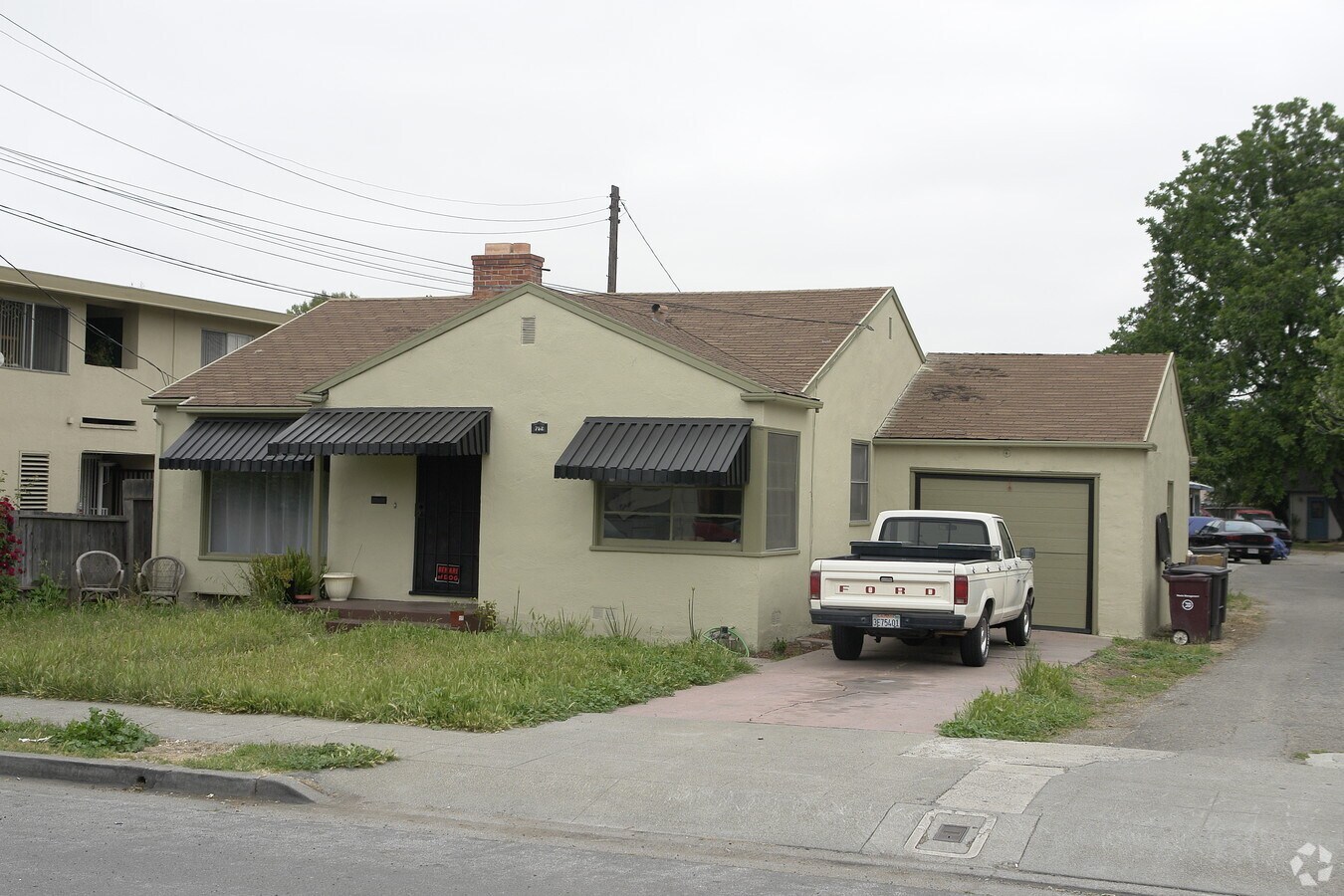 Photo - 752-760 Blossom Way Apartments