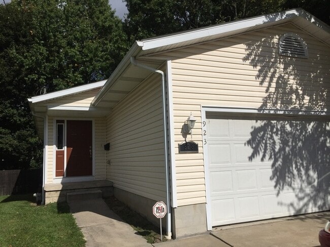 Building Photo - Renovated Ranch! Rental