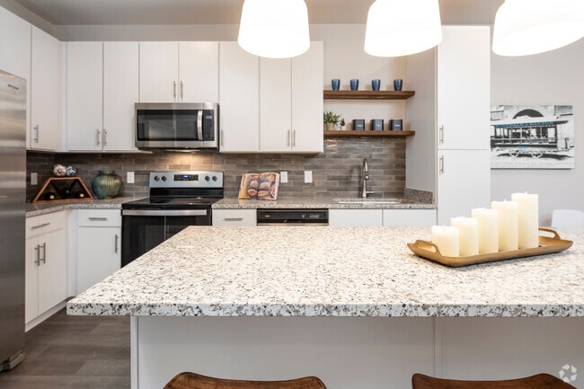 1 bed, 1 bath, 733 sq ft