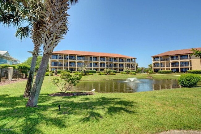 Building Photo - Townhome with Amazing View