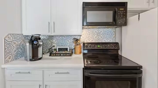 Building Photo - 12500 Melville Dr Unit 3