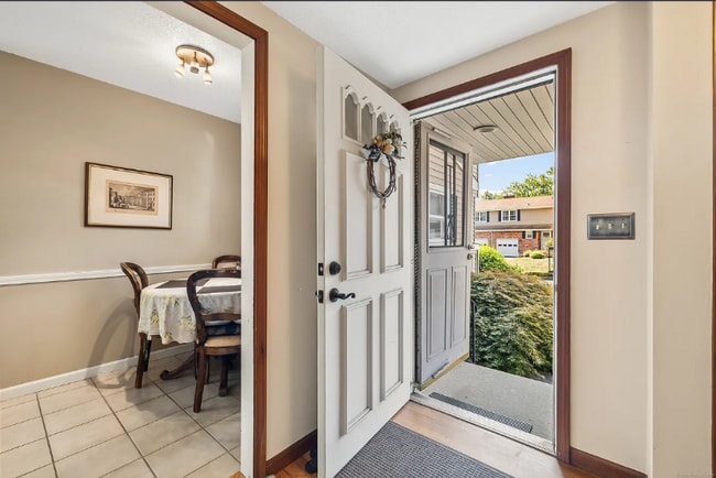 Photo - 1293 New Britain Ave