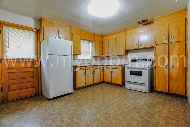 Building Photo - ALANSCO 3325/3327 N 61 ST Unit 3327