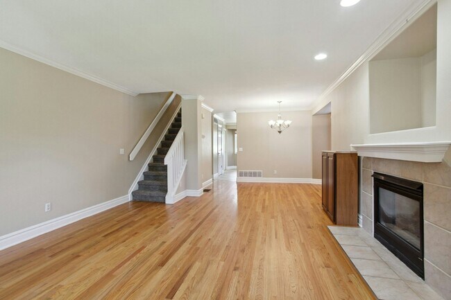 Photo - 2451 S Race St