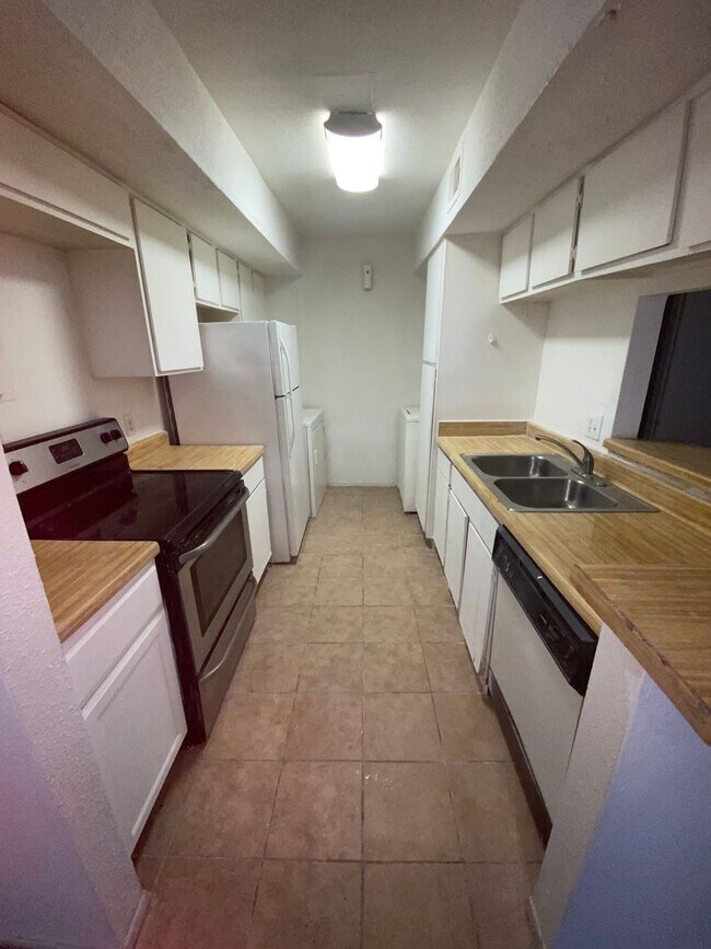 Photo - 1 bed 1.5 bath Apply now! $200 Move in Spe... Unit 108
