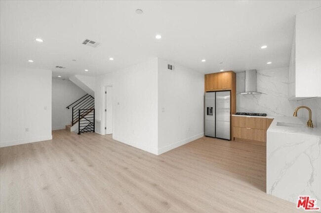 Building Photo - 4922 S Centinela Ave Unit 3 Rental