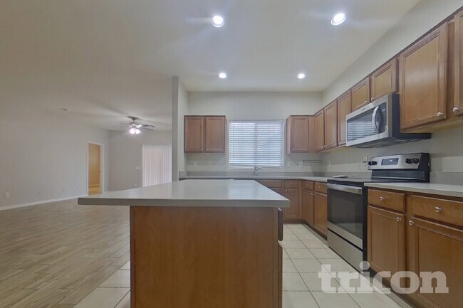 5010 W Fawn Dr