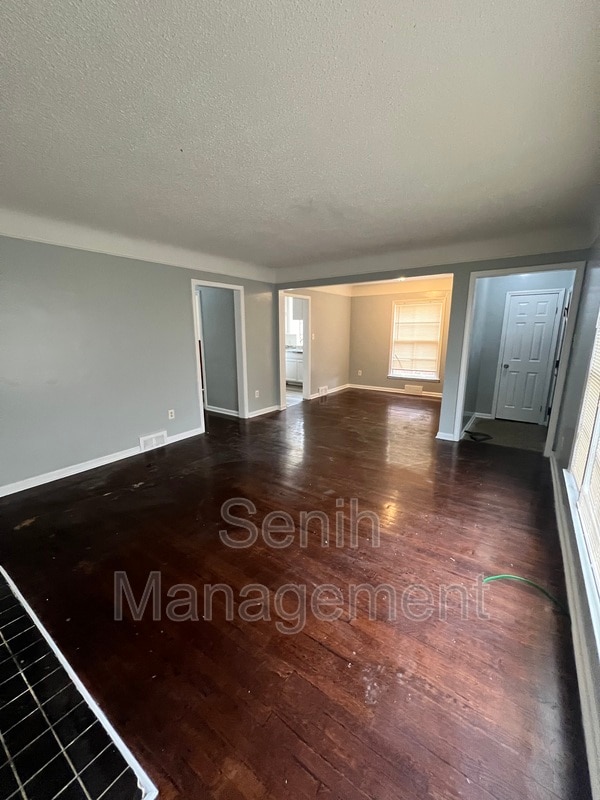 Photo - 7334 Thatcher St