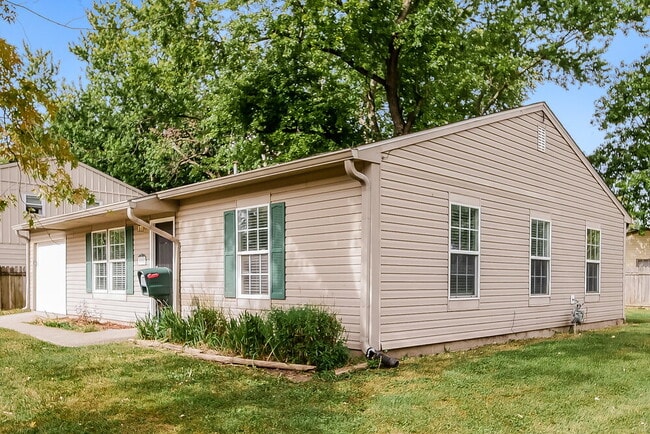 Photo - 8858 Frontenac Rd