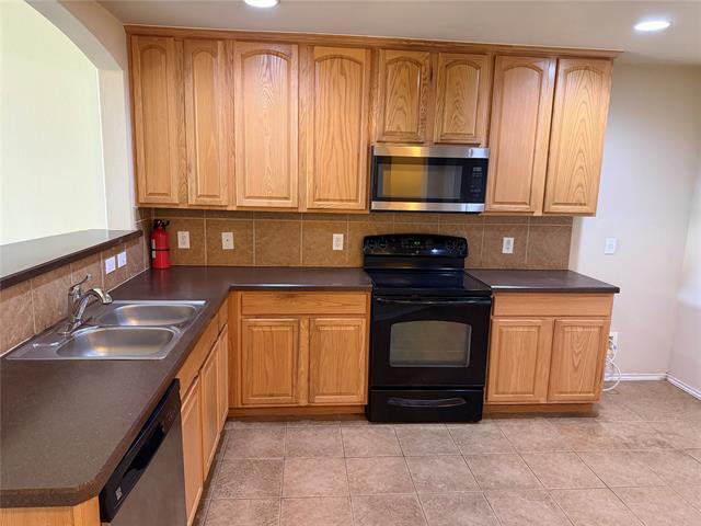 Photo - 1154 Sophia St W