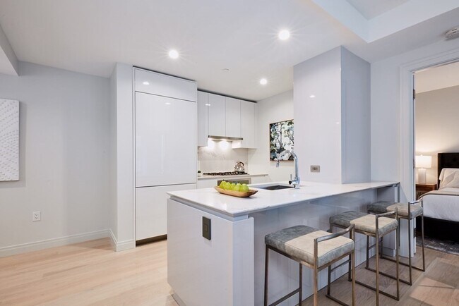 Building Photo - 135 Seaport Blvd Unit 1706 Rental