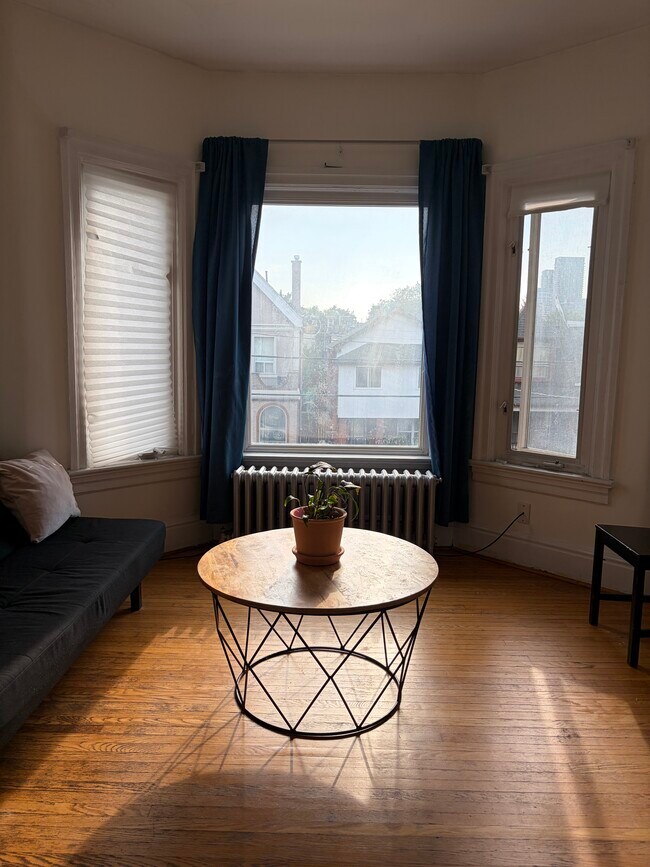 Photo - Ossington - Harbord & College Unit 2nd Floor