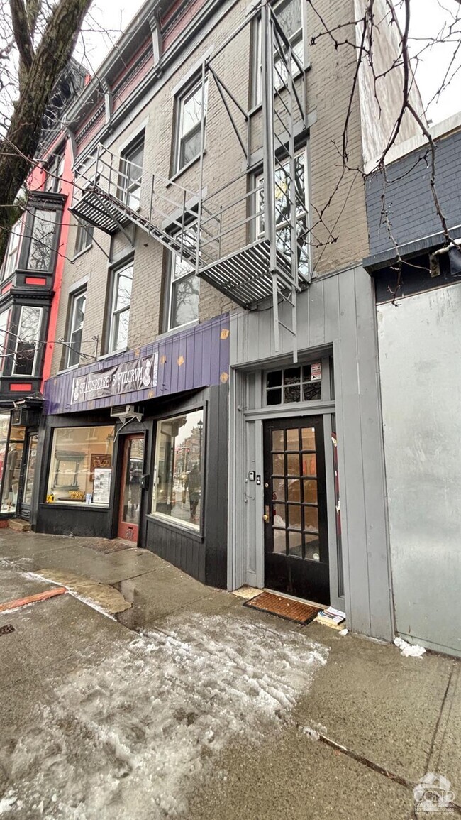 Building Photo - 612 Warren St Rental