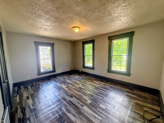 Photo - 560 Schiller Ave Unit Upstairs