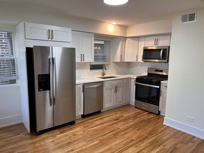 Photo - 1726 W Catalpa Ave Unit 2