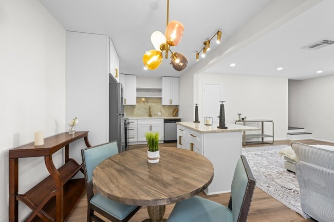 Photo - 2012 Brun St Unit A