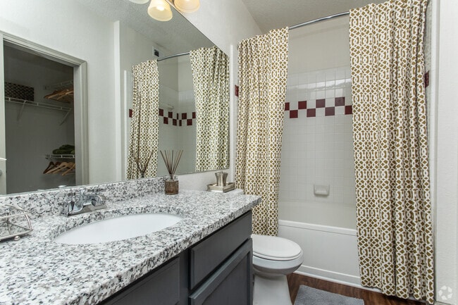 2BR, 2BA - 1091SF