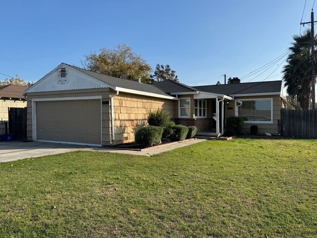 Building Photo - Nice Three Bedroom Corner Home