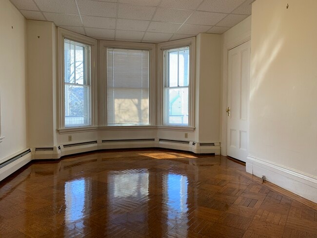 Building Photo - 2 Park Ave Unit 1