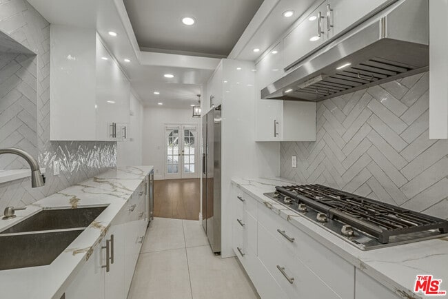 Photo - 342 N Palm Dr Unit 102