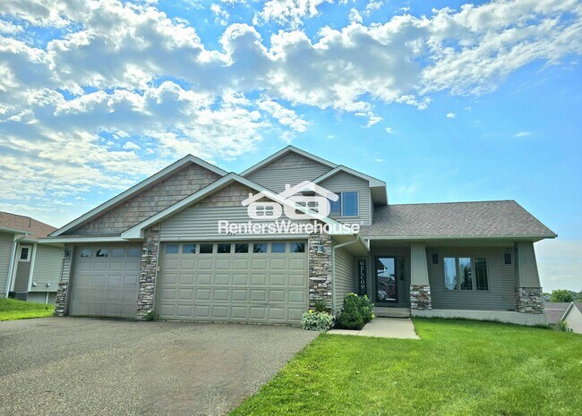 Building Photo - 930 Aspen Cir Rental