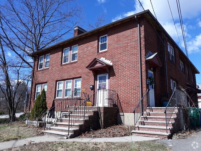 Building Photo - 1667 Centre St Unit 2 Rental
